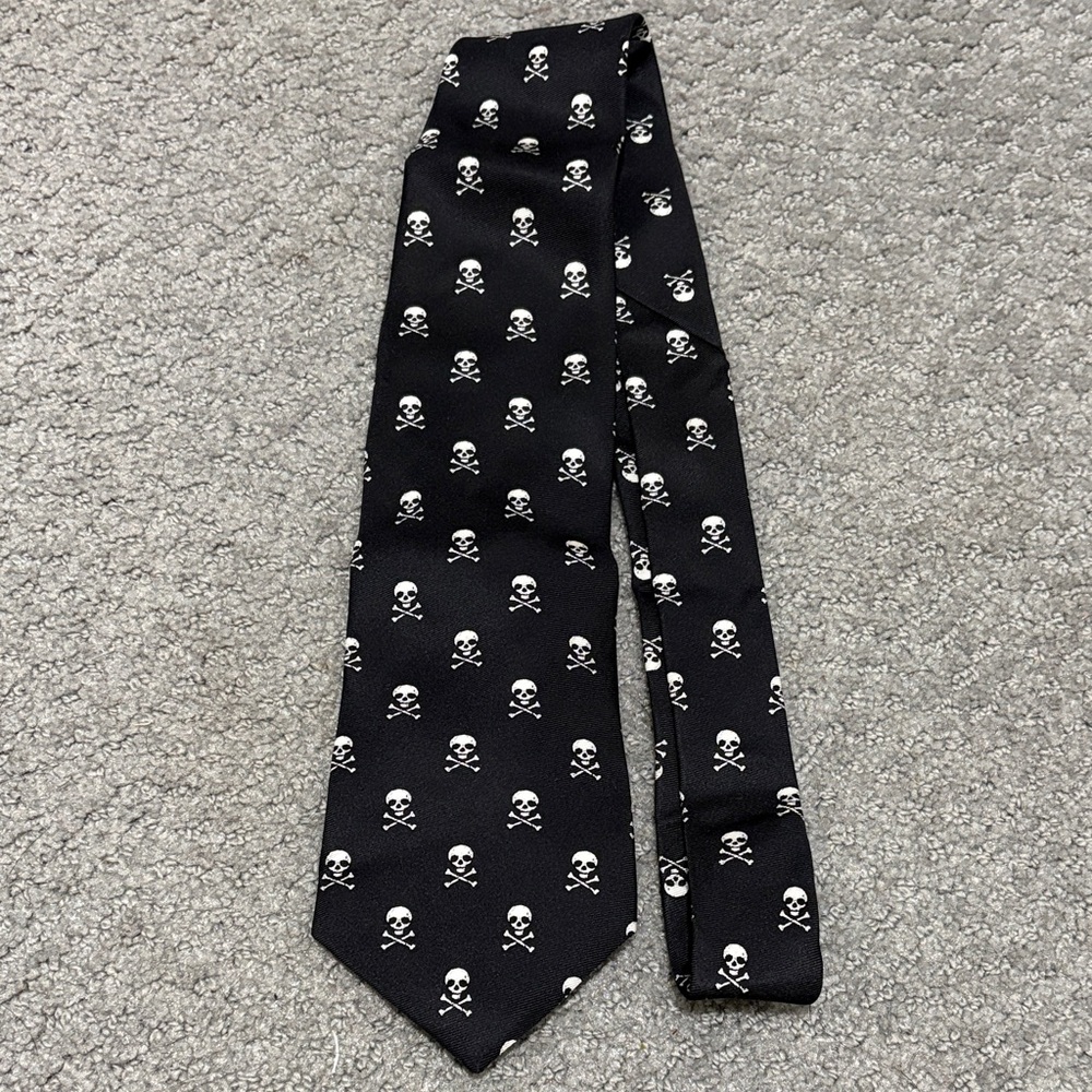 J. McLaughlin Black Tie with White Skull Pattern